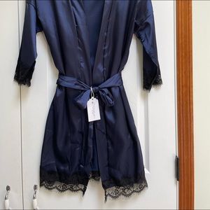 NWT In Bloom by Jonquil intimates XS short lace robe